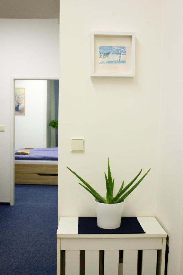 Blue Apartment In Beautiful English Style Garden With Atmosphere Praga Exterior foto
