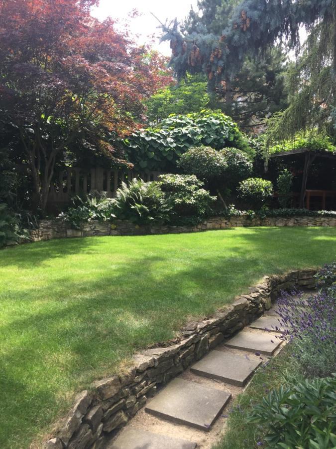 Blue Apartment In Beautiful English Style Garden With Atmosphere Praga Exterior foto